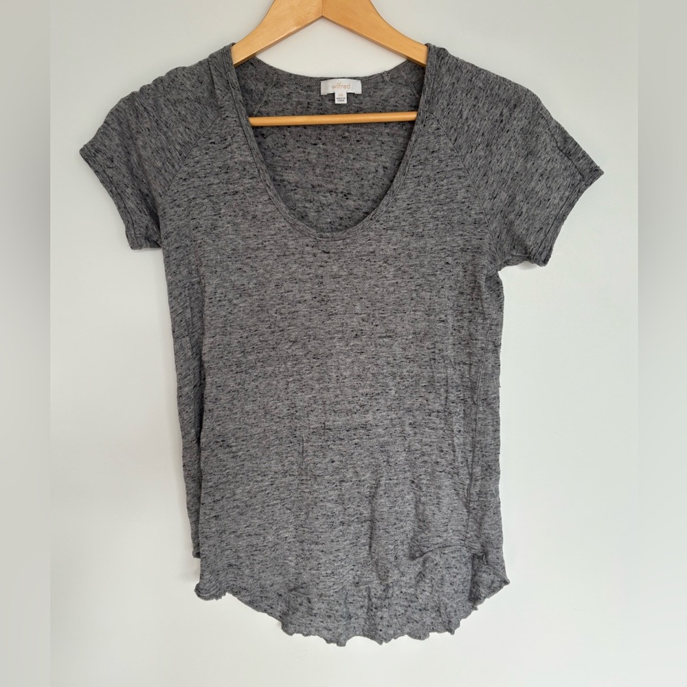 WILFRED 13” PTP Relaxed Fit Short Sleeve Scoop Neck Tee, Heathered Grey.